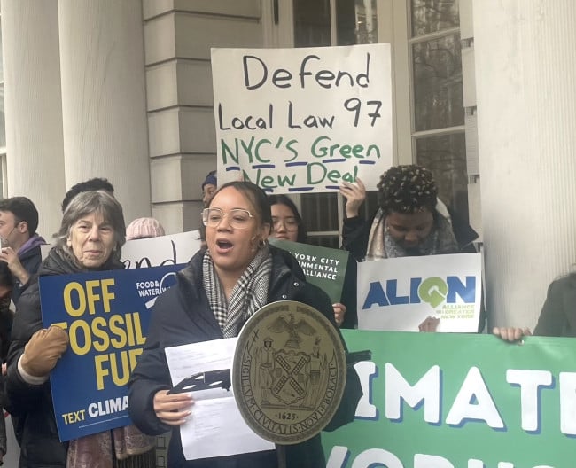 City Council member Carmen de La Rosa at a rally Thursday against the “landlord loophole”